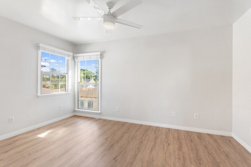 Building Photo - 630 E San Antonio Dr
