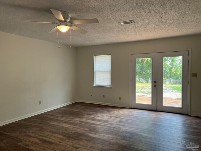 Building Photo - 3244 Maplewood Dr