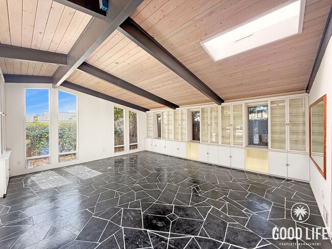 Building Photo - Spacious 3BR Home + 1BR ADU with Private Courtyard in University City!