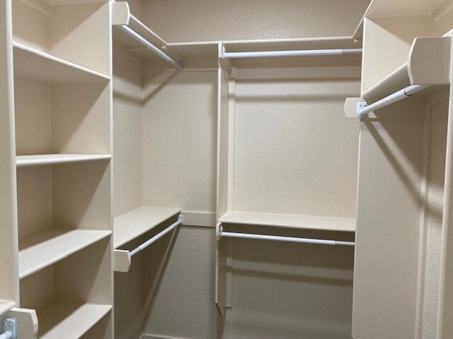 Building Photo - 17 Hidden Oak Dr