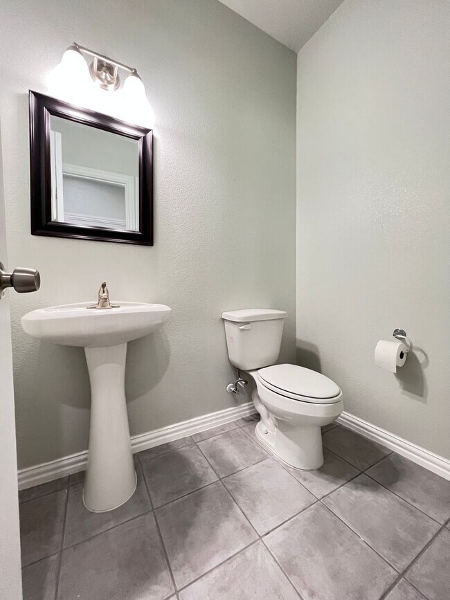 Building Photo - Lovely home for rent in Ennis, TX!