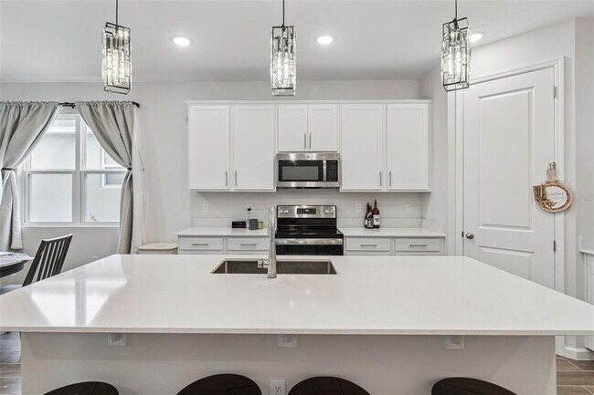 Building Photo - 654 Heritage Sq Dr