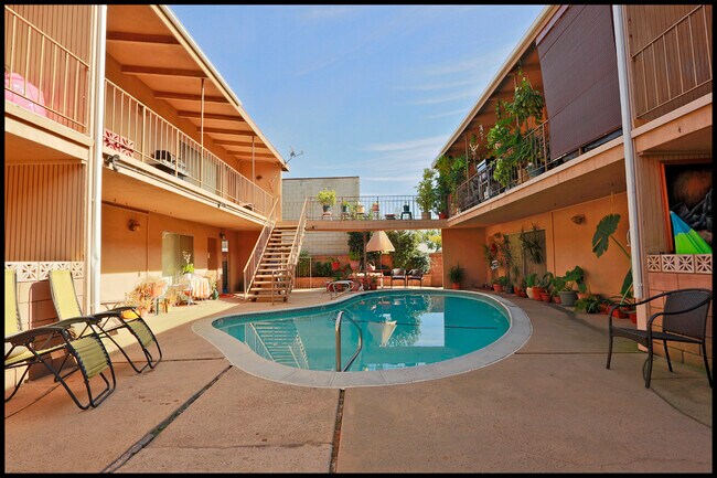 Building Photo - 118 N Grand Oaks Ave