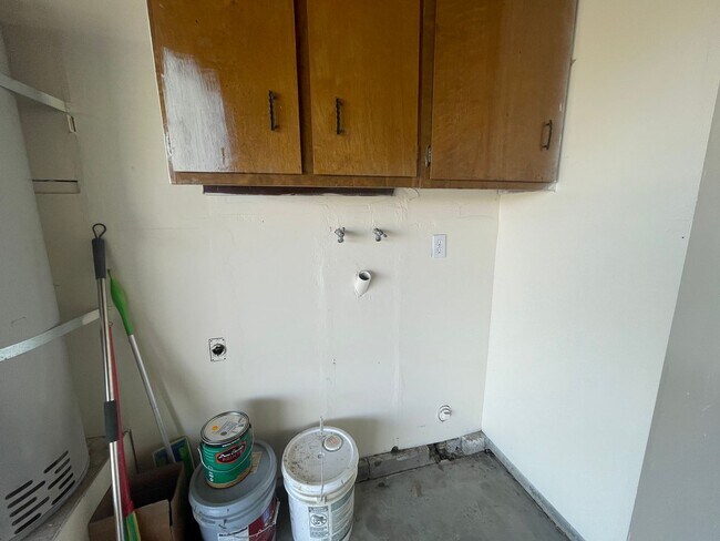 Building Photo - Victorville, 3 Bedroom, 2 Bathrooms, Large...
