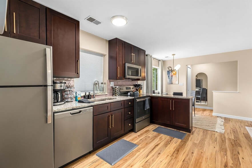 Building Photo - 18443 Sharon Ln