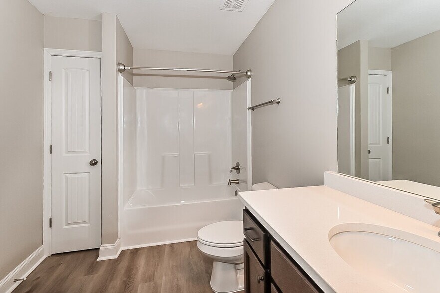 Building Photo - 8679 Courtly Cir S