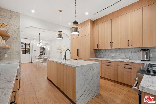 Building Photo - 521 N Formosa Ave