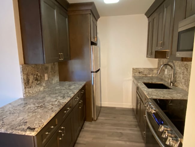 Building Photo - 2225 S Jasmine St