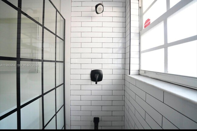 Building Photo - 9921 SW 164th Ct