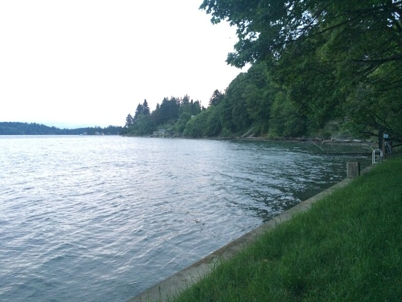 Building Photo - 9621 Steamboat Island Road Northwest