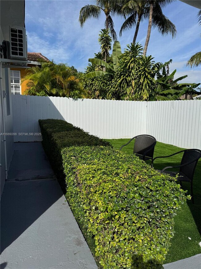 Building Photo - 2943 SW 36th Ave