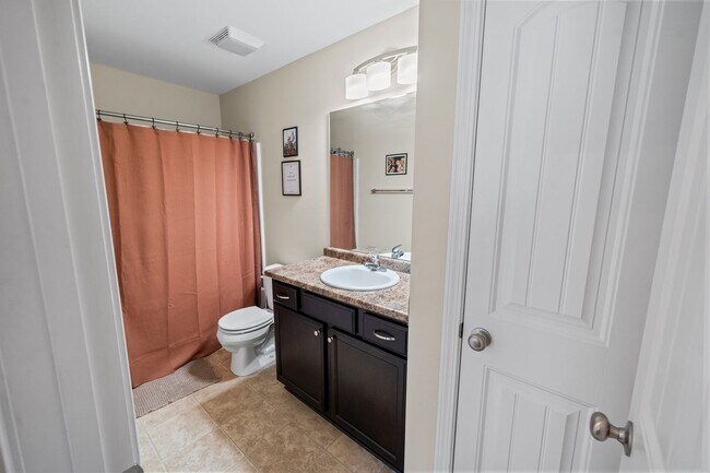Building Photo - 3 Bedroom Townhome Across from Richmond Hill Golf Club