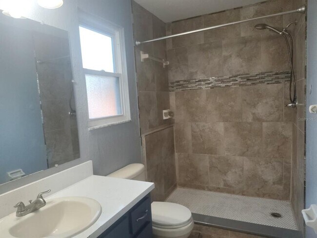 Building Photo - 664 Lake Dexter Cir