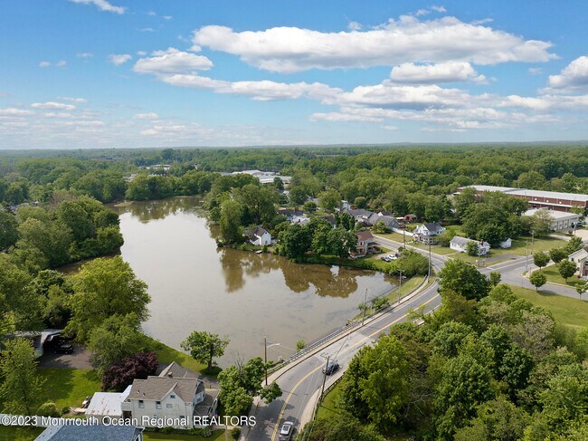 Building Photo - 12 Main St