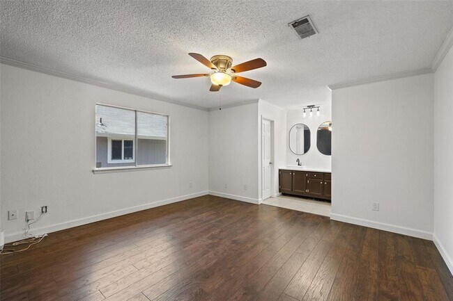 Building Photo - 2808 Firecrest Dr