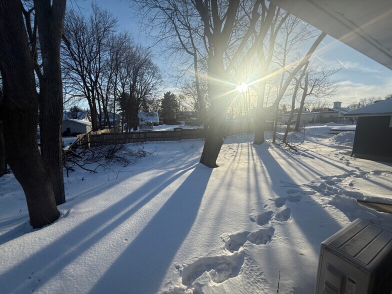 Building Photo - 6 Marlyn Dr