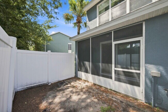 Building Photo - END-UNIT TOWNHOME FOR RENT IN GATED WYNCHASE AT FORE RANCH!
