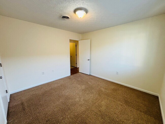 Building Photo - * RE-RENTAL AVAILABLE 8/14/26 * 4 Bedroom, 2 Bath Apartment