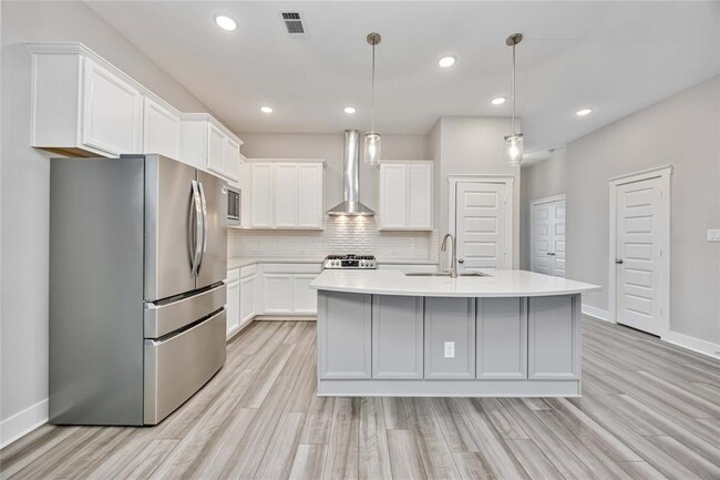 Building Photo - 18523 Parkland Row Dr