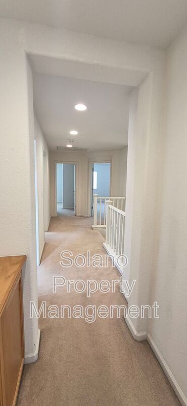 Building Photo - 2080 Mariposa Dr