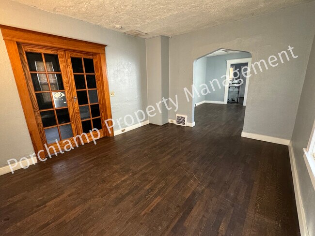 Building Photo - 749 Spencer St NE