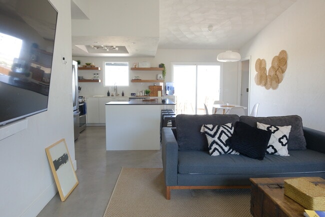 Building Photo - 61828 Crest Cir Dr