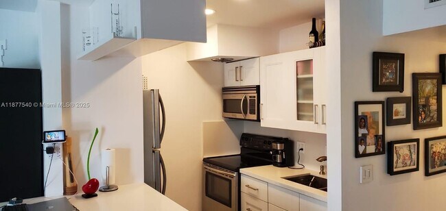 Building Photo - 467 Golden Isles Dr
