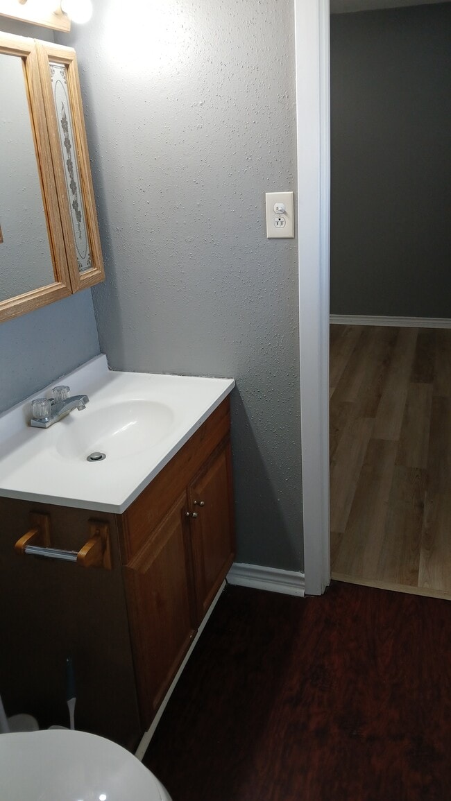 Building Photo - 23 Parkland Cir