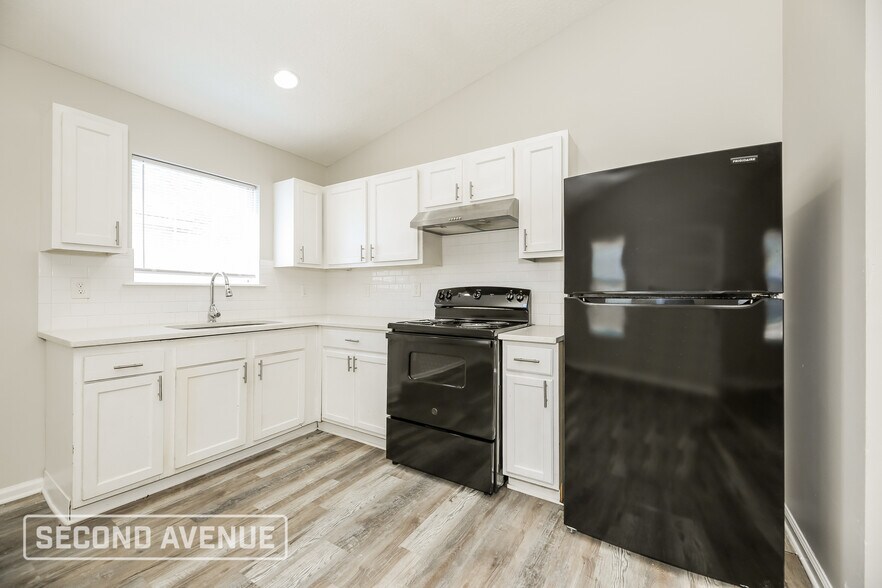 Building Photo - 1920 Mc Millan St