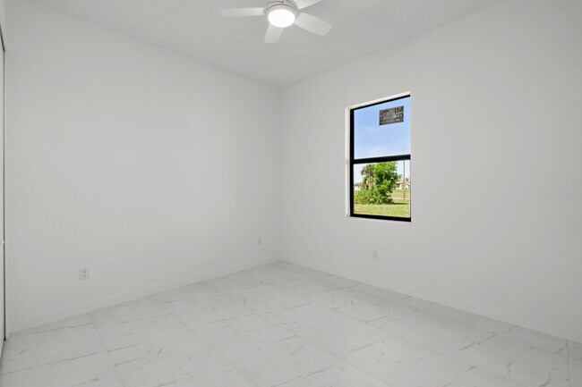 Building Photo - 3927 NW 40th Terrace