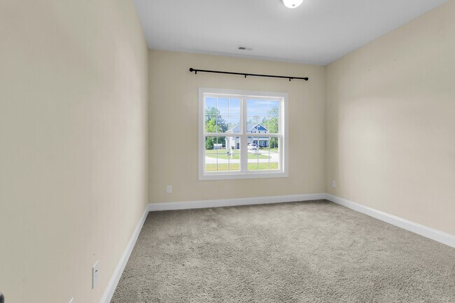 Building Photo - 174 Finch Ln