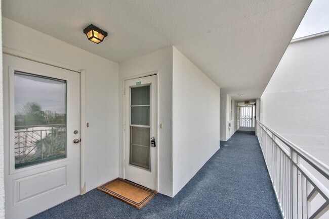 Building Photo - Condo on the Beach in the Moorings