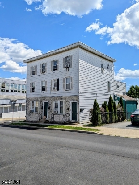 Building Photo - 268 Chambers St