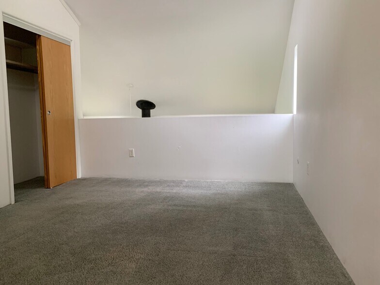 Building Photo - 1051 Danby Rd