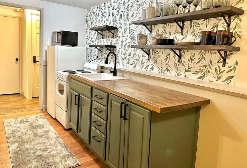 Building Photo - 22-Orris-F-1 Orris Rd