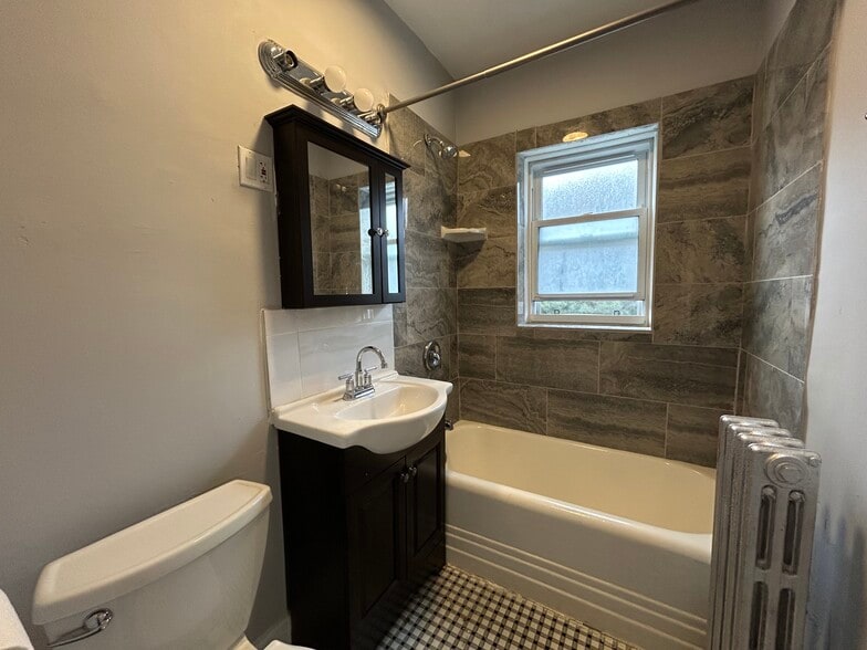 Building Photo - 6956 N Ashland Ave