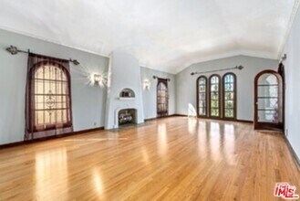 Building Photo - 1028 Meadowbrook Ave