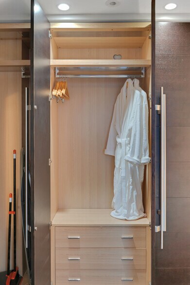 Building Photo - 70 E Walton St