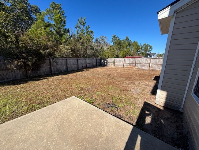 Building Photo - AVAILABLE NOW!