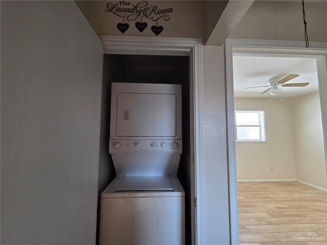 Building Photo - 10-25 1/2 N 25 1/2 St