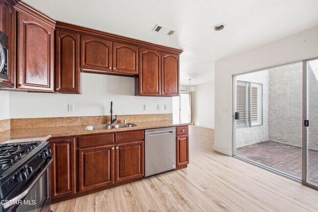 Building Photo - 238 Via Colinas