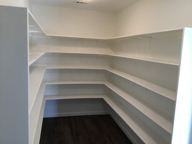 Building Photo - 112 Retama