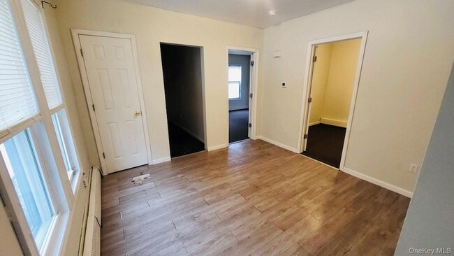 Building Photo - 122 Smith St