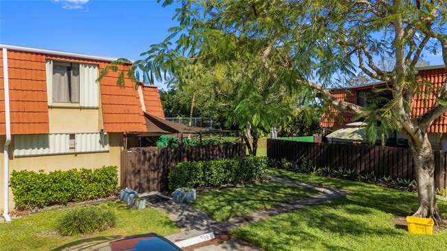 Building Photo - 22940 Oxford Pl