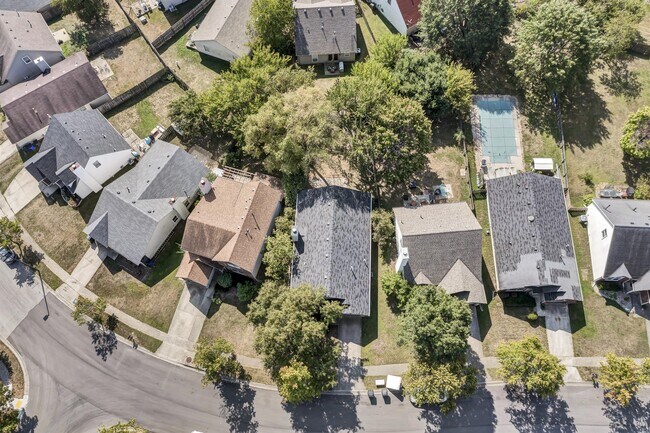 Building Photo - 1201 Red Stone Dr