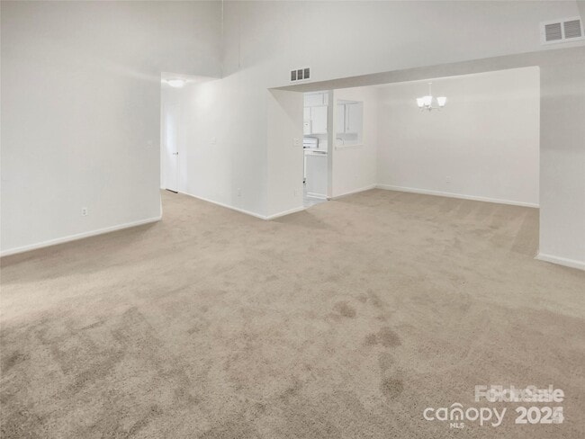 Building Photo - 6003 Treetop Ct