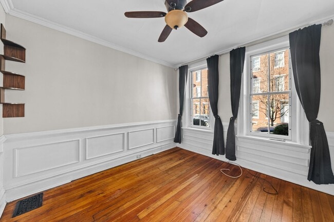 Building Photo - Spacious 4 Bedroom on Cumberland St