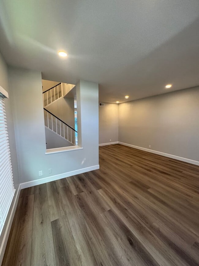 Building Photo - Townhome in Laguna Niguel!