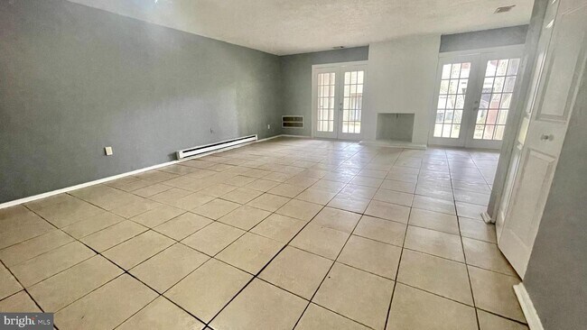 Building Photo - 1404 Bromley Estate