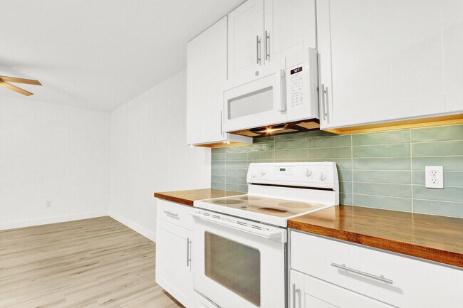 Building Photo - 8356 SE Croft Cir